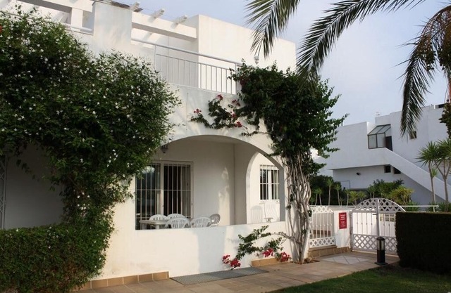 Indabella - 3 Bedroom Apartment - Opposite the beach close to all amenities