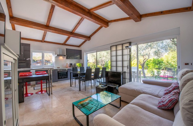 Independent apartment in detached house Gulf of Saint Tropez