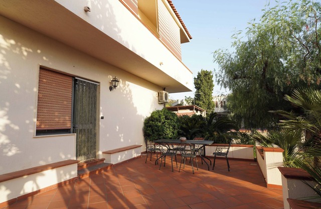 Independent apartment with garden
