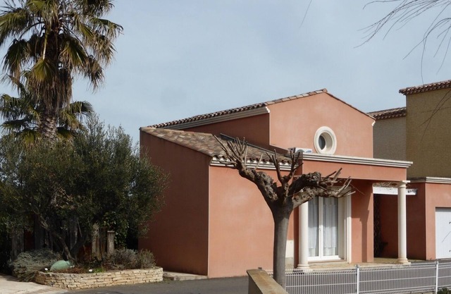 Independent villa with pool