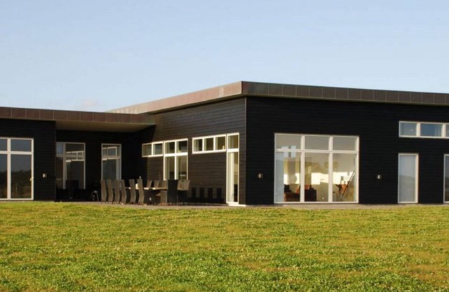 Individual architect-designed house with great indoor pool