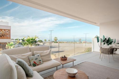 Infinity 0-3 LUXE PARTIAL SEA VIEW 2B