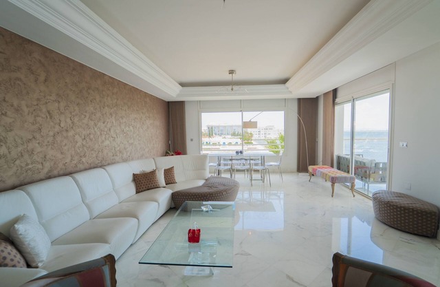 Infinity View: Spacious 3 bd with Lake View
