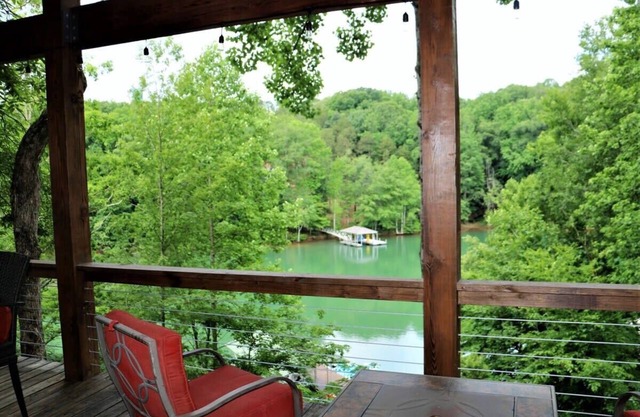 Inlet Lake Keowee Home Close to Clemson