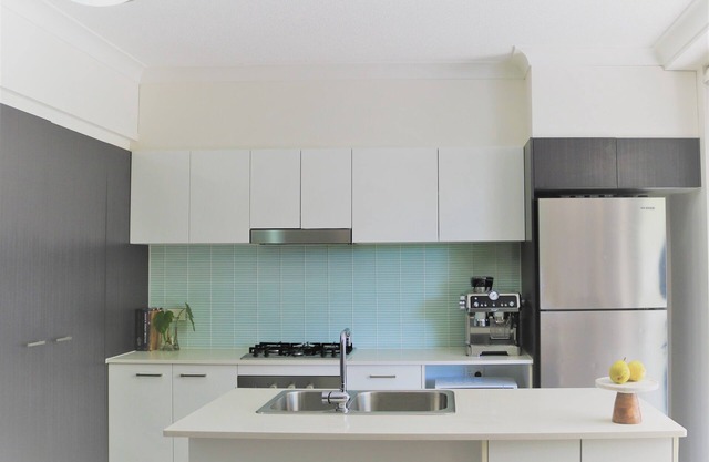 Inner city Modern stylish 1 BR apartment - Pool-gym, private outdoor terrace