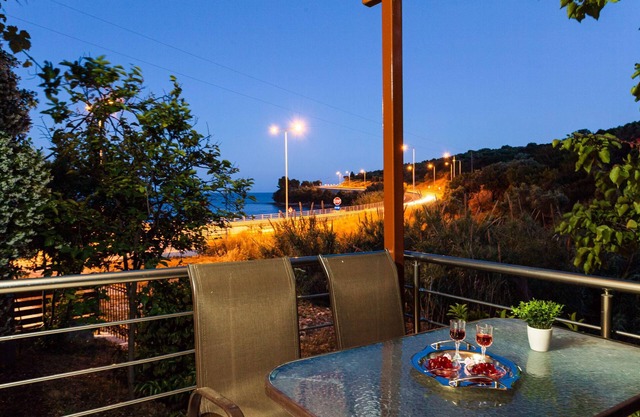 Ino cozy flat, next to the beach