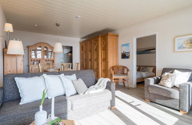 Inselblume 76 - vacation home with sea view in Burgtiefe