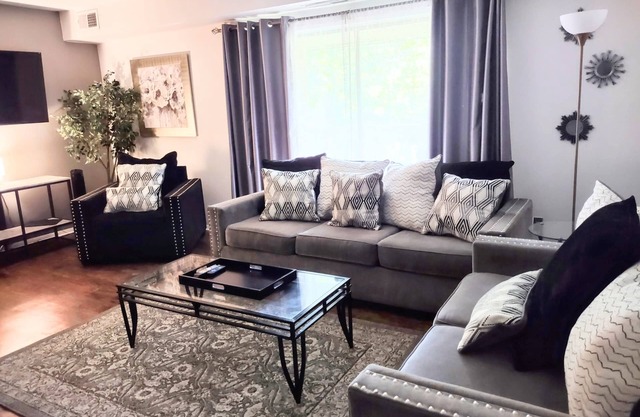 Inviting Condo in Central Raleigh