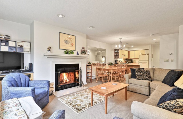 Inviting condo with a fireplace, hot tubs, pool, tennis & washer/dryer