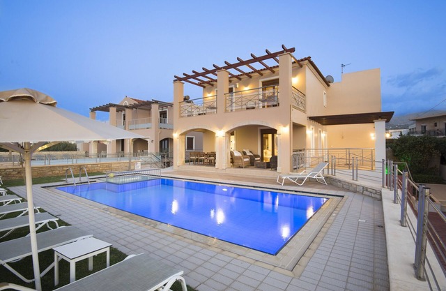 Irida beachfront Villa for 12 next to all amenities
