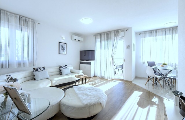 Iris beach apartments 3
