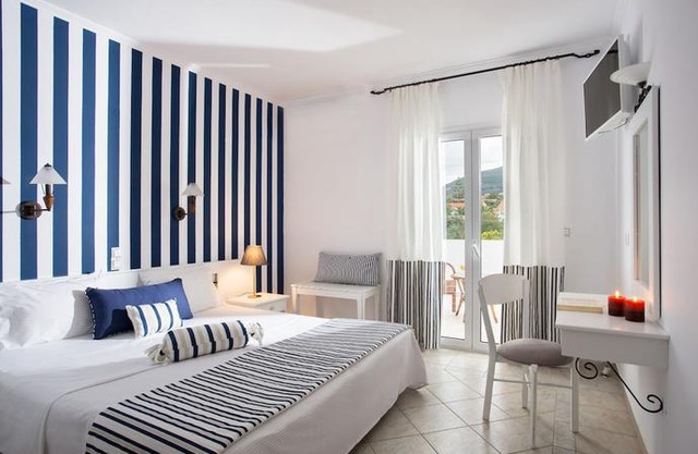 Iris Beach Hotel