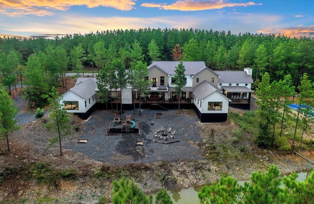 Iron Bull | Unforgettable Cabin w/Hot Tub, Games & Mechanical Bull Adventure