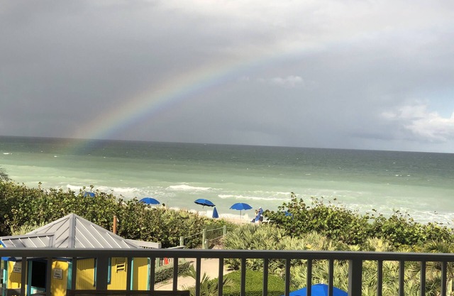IRP Beachfront Paradise - Pets Welcome! Ocean Club Members - golf/tennis/fitness