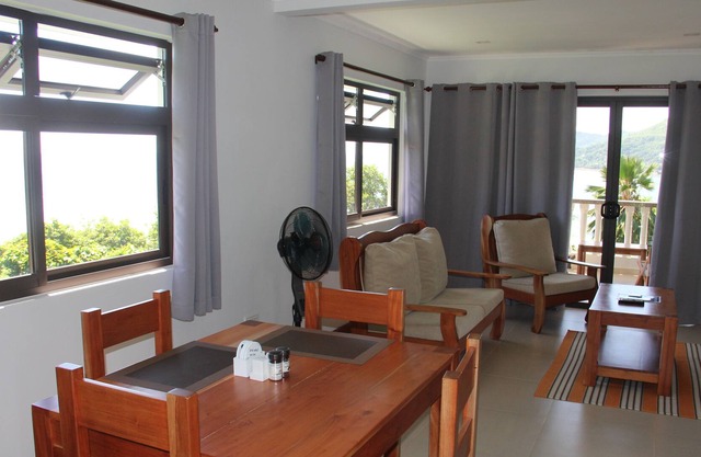Island Cove (Sea View)