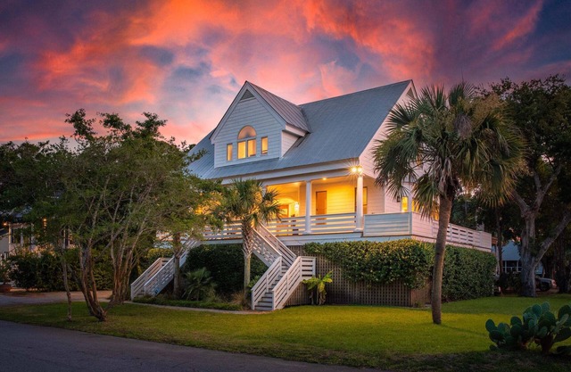 Island Escape: Luxe Home w/Porch, Golf Course Views & Walk to Beach