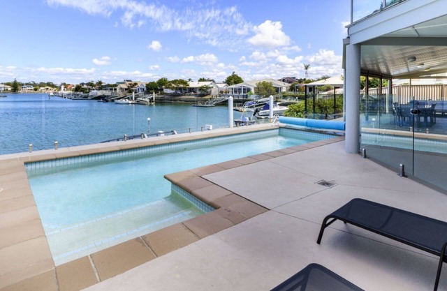 Island Paradise on the Canal