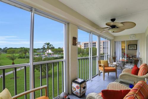Island-style condo with pool, spa and steps to beach