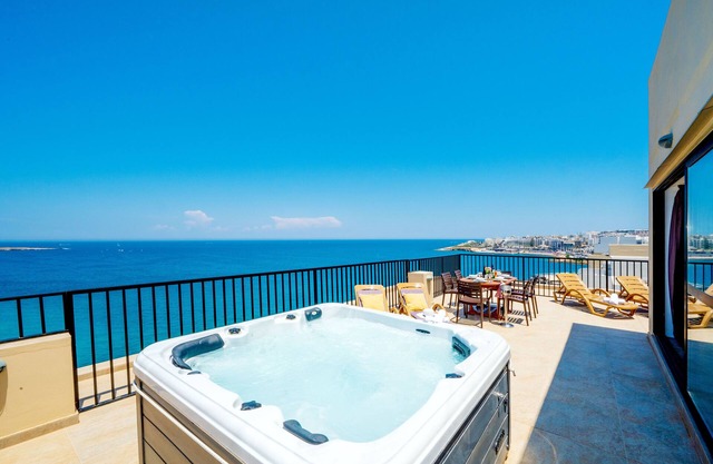 Islet Seafront Penthouse with breath seaviews hot tub on large terrace