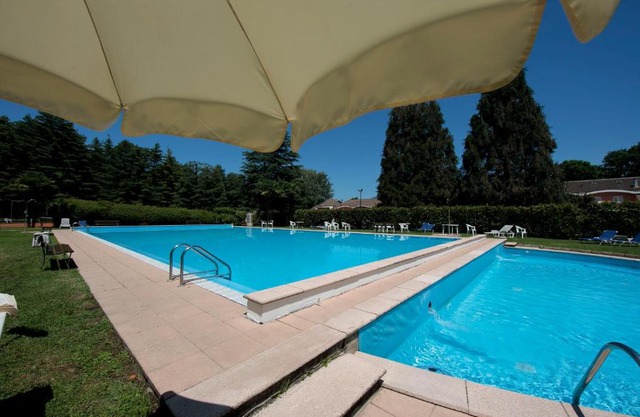 Ispra Villa Sleeps 6 Pool