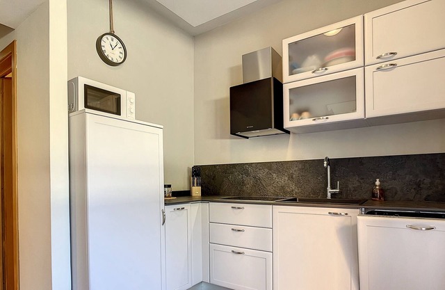Lovely renovated apartment less than a km from the sea!