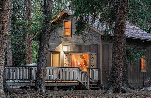 It's time for fall colors, stay in this cabin in the woods.