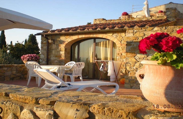 Panoramic villa on the hills between Florence and Siena