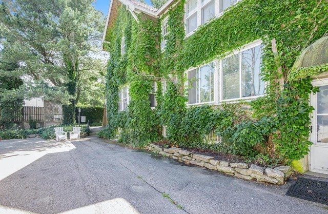 Ivy Manor