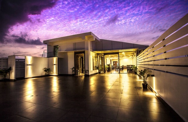J Hotel