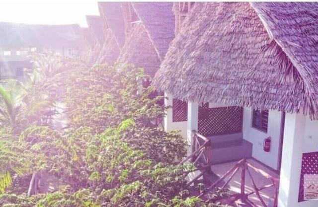 Jabali Bungalows Lodge [Room 5&6]