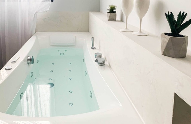 Jacuzzi Bay