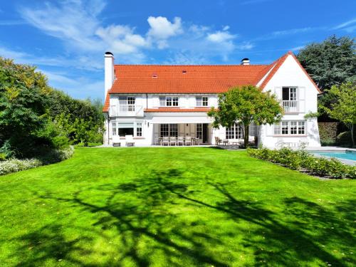 JAMES 83 - stunning luxury villa in Knokke le Zoute with large pool