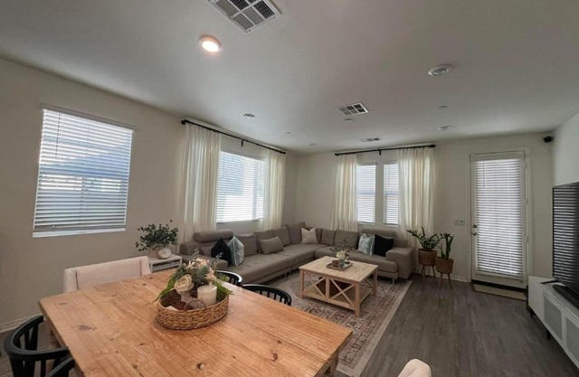 James apartment rental