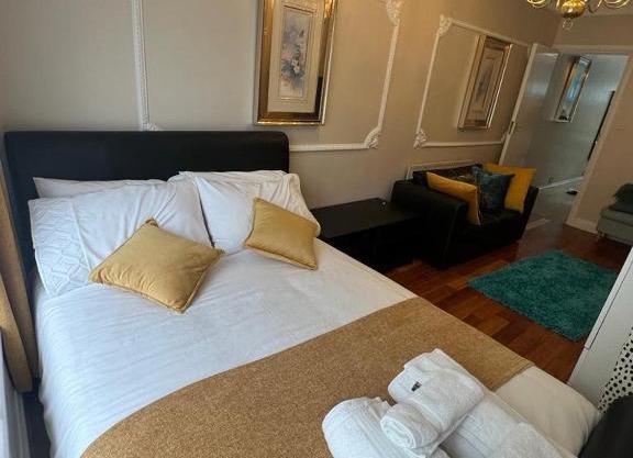 JAN'S HAVEN Wembley Park - lovely 1 bedroom flat, sleeps 4, free parking, 10 minutes from Wembley stadium and Wembley Park station