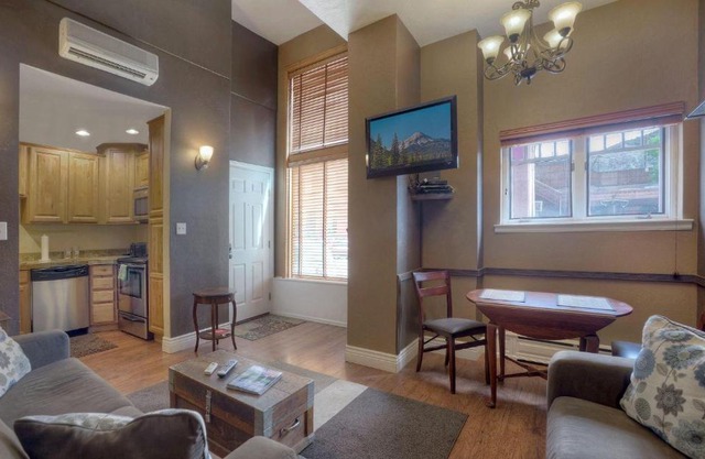 Jarvis Condo 109