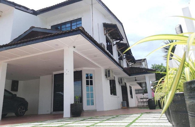 Jb City 5 Bedroom semi-d Near ksl,mid valley ,berjaya waterfront