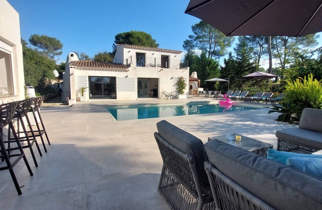 JdV Holidays Villa Hellébore, newly-refurbished, walking to village and shops