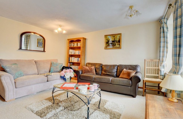 Jentrea Cottage - Three Bedroom House, Sleeps 6
