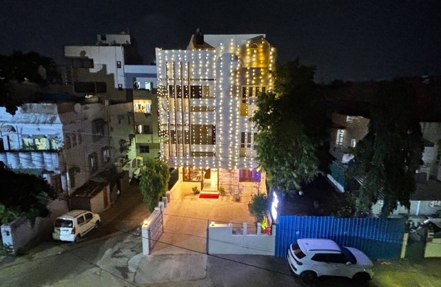 JK Rooms 149 Thakur Galaxy