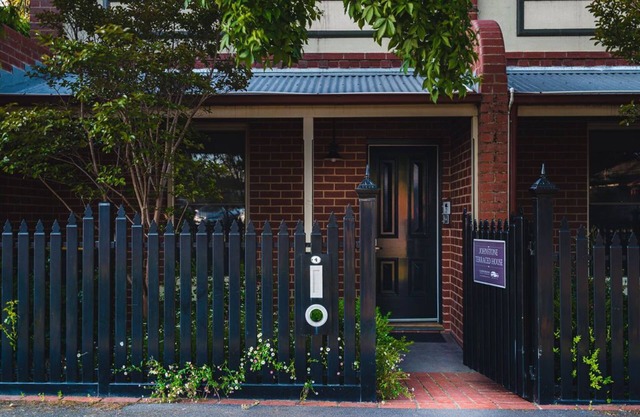Johnstone Terrace, ​Winner of 2012 HIA award for best villa development.Gorgeous luxury House.