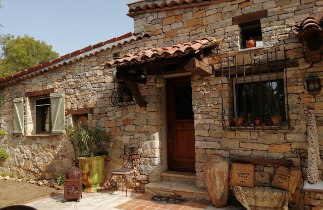 Joli mas Provençal Avec Piscine Privée sur un Grand Terrain Clos Pour 6 à8 Pers