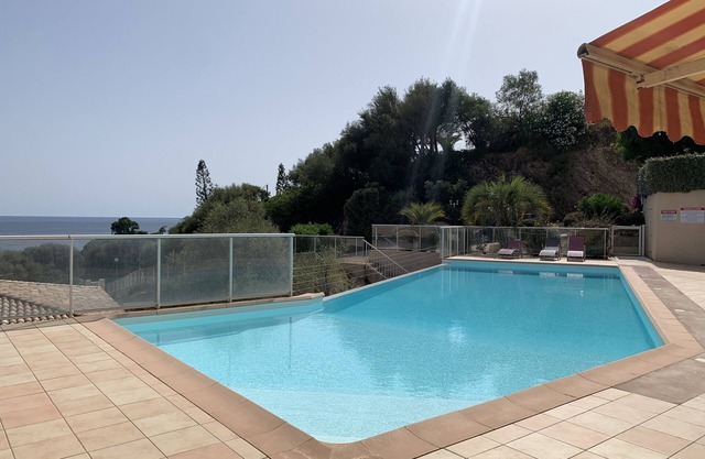 Jolie Maison 6-8 Pers. Dans Petite Résidence Avec Piscine à Débordement vue mer