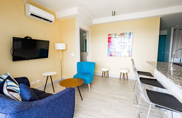 Jovial 2BR apt W/ Ocean view: BBQ and paddel