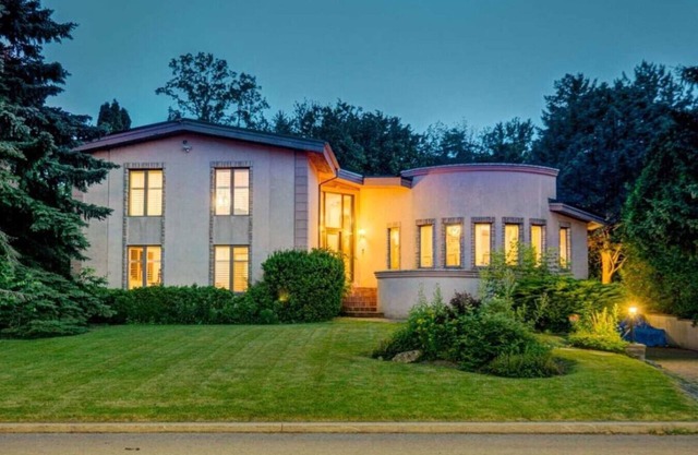 Joyful Mansion with Charm Indoor