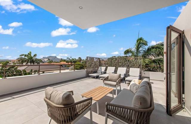 JSLUX A15 Luxurious rooftop apartment in gated resort