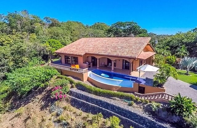 Jungle and Ocean Paradise, Infinity Pool, 4BR/3BA - Private location!