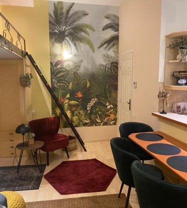 Jungle Story Apartment by Millenaris Park with Free Parking