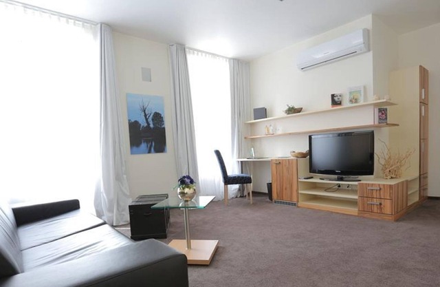 Junior Suite, shower and bath, WC, double room - Schlosshotel Bergzaberner Hof