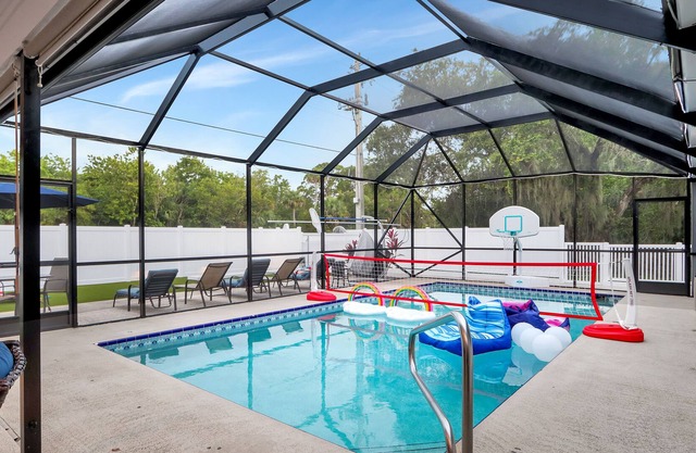 Jupiter Resort Home: Putting Green W/ Heated Pool!