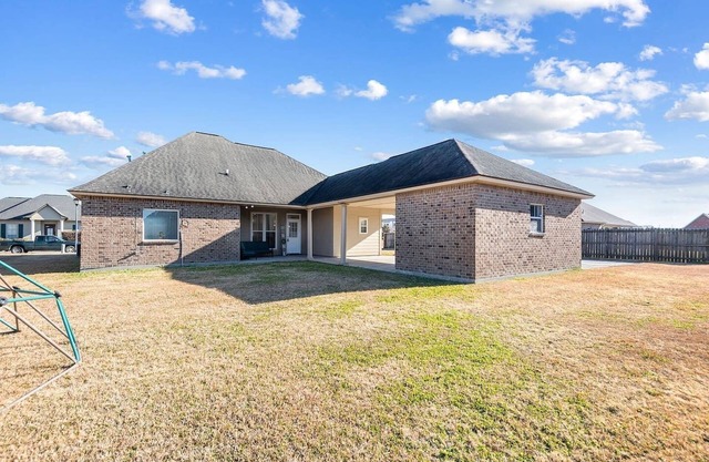 Just minutes from LSU, SU & Downtown Baton Rouge!